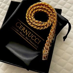 Cernucci gold necklace with diamonds.